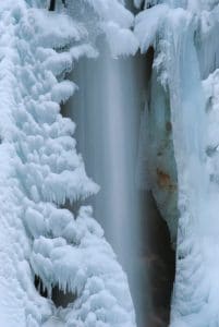 Uscita alla Cascata di Nardis regina dei ghiacci Scuola di formazione Donne del Mondo Nuovo a Verona